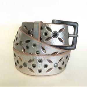 EUC. FOSSIL silver leather belt
